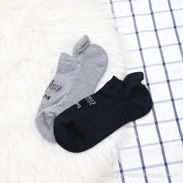 Sweat-absorbent and deodorant sports low-top socks